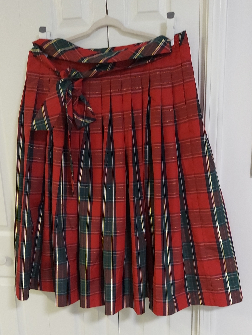 Talbots Skirt, Size 18W, Red & Green Stewart Plaid, Pleats, Tie Belt - Picture 5 of 11